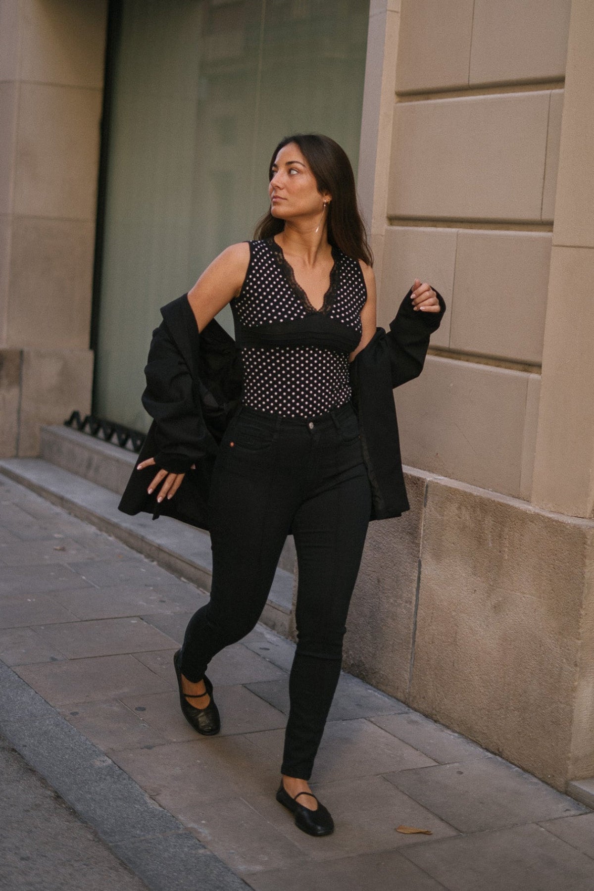 Strakke broek met siernaad – zwart