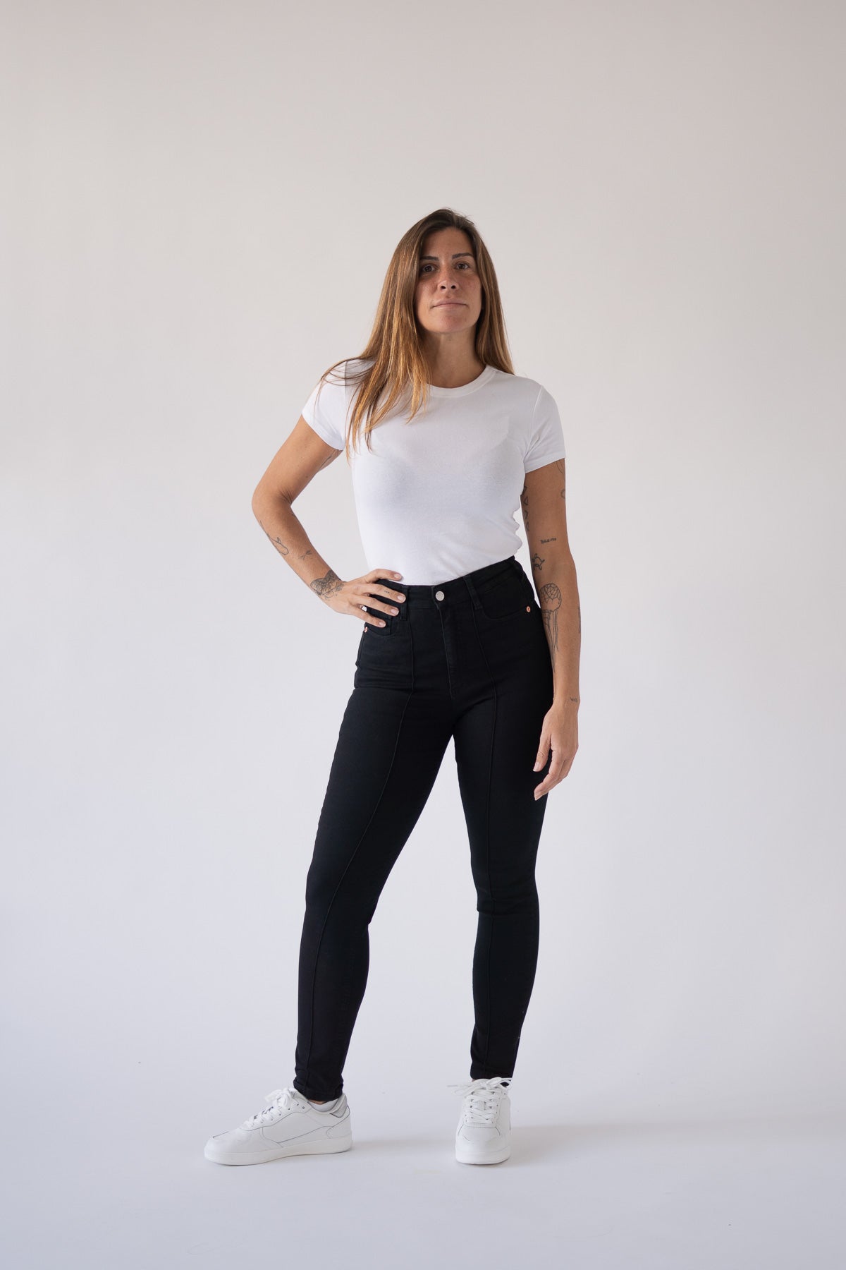 Strakke broek met siernaad – zwart